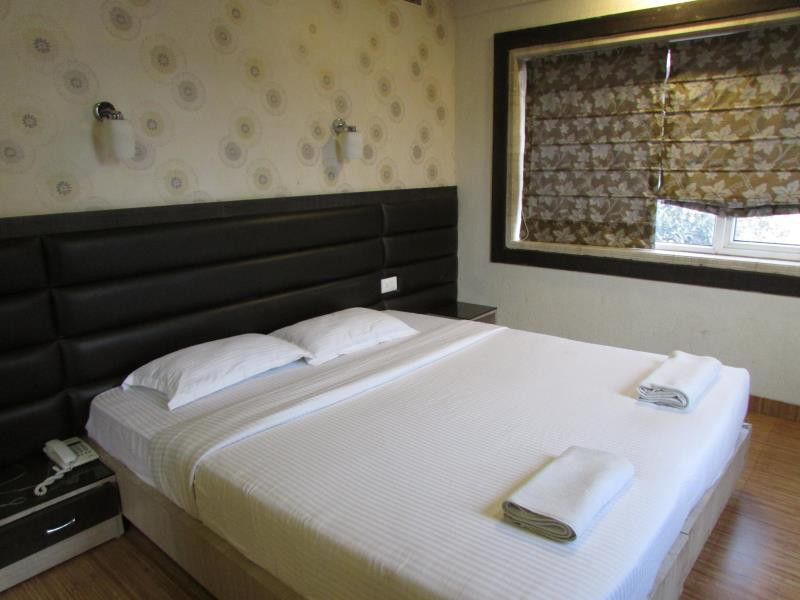 Hotel Emerald Calcutta  Esterno foto