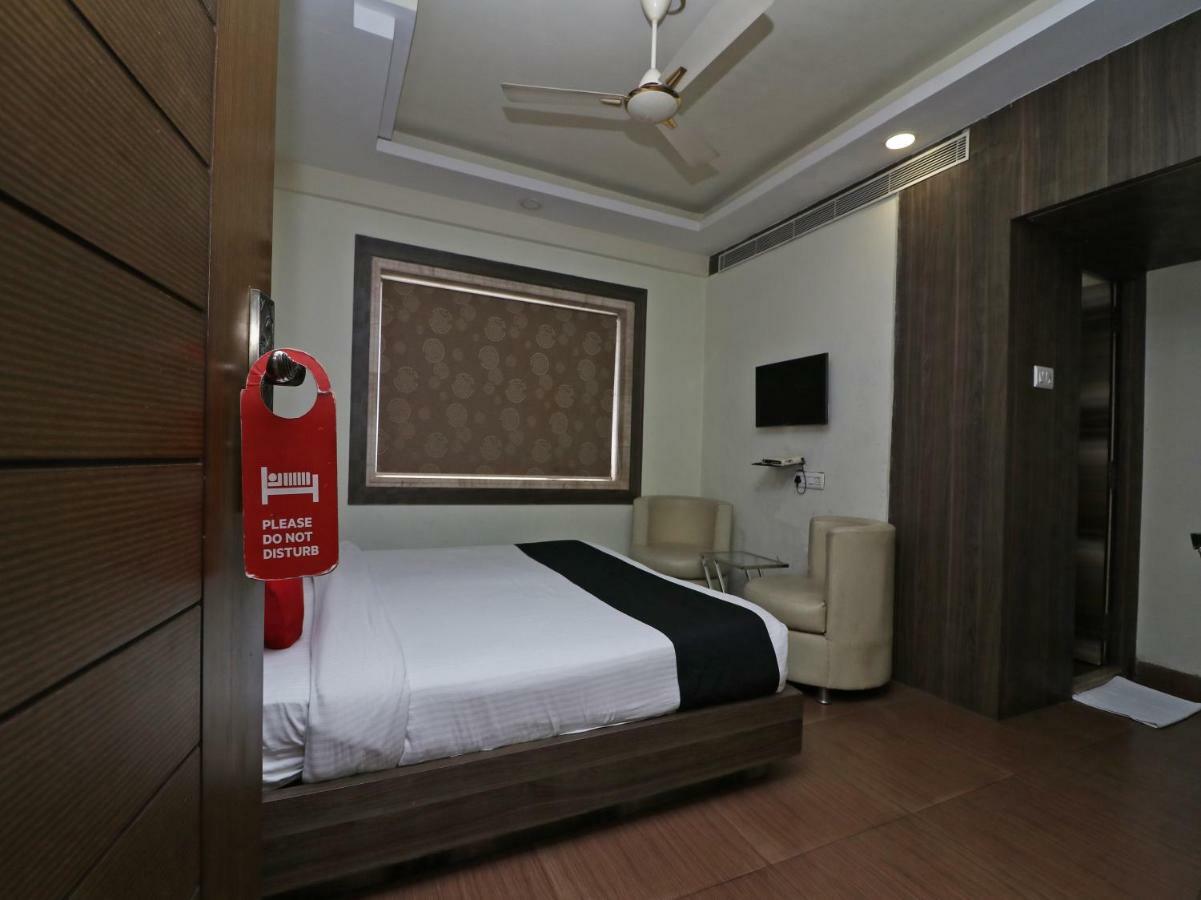 Hotel Emerald Calcutta  Esterno foto